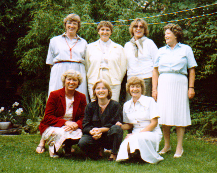 Top-1.bmp.jpg - Gladys, Bente, Lissi, Elri - Ella, Heddie og Birgit 1985 på Østervang
