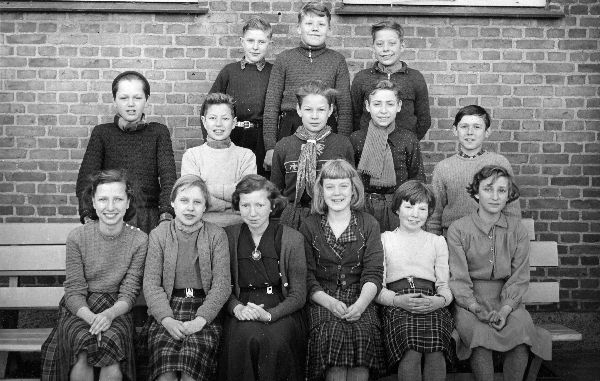 benteoeveroedskole1952.jpg - Øverødskole 1952 Bente længst til højre.