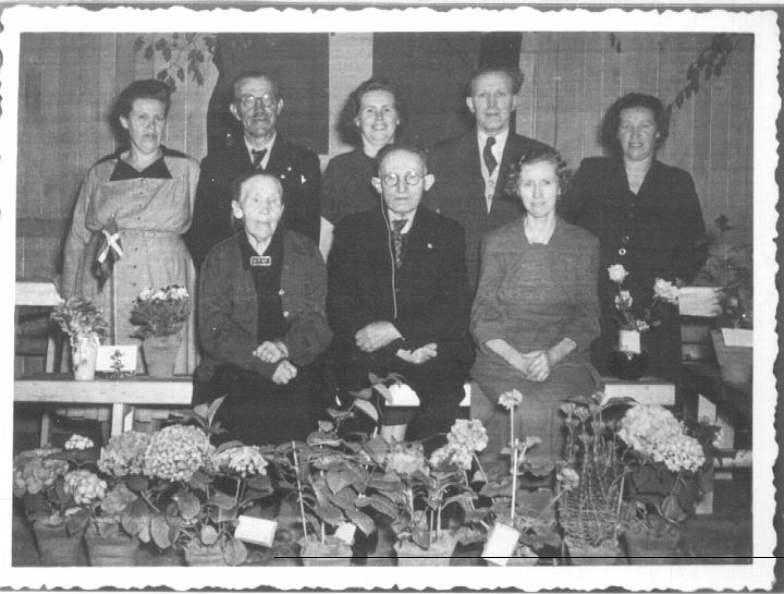 carl-sofia50aar.jpg - Guldbryllup 24 marts 1953Johanne,Carl,Ingeløv,Alfred,Hilma-Sofia,Karl Julius Hansen,Lykke.