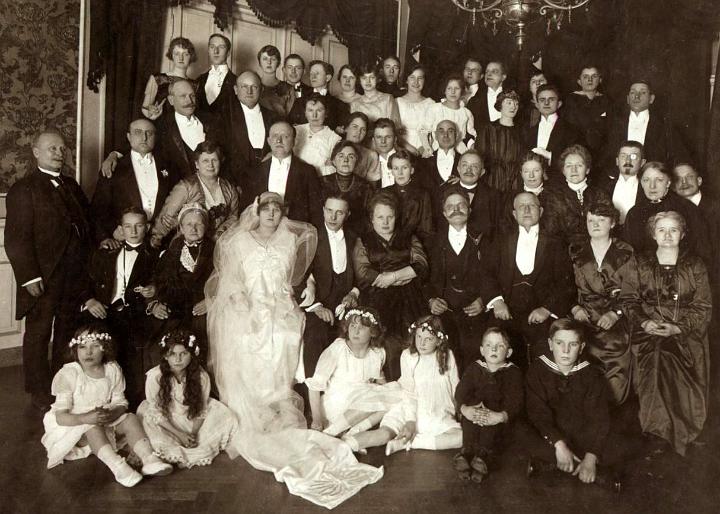 image1-1.jpg - Bryllup på Søpavillionen 29 mar. 1919 Lauritz Johansen og Laura Hellene Dorthea Weile.
