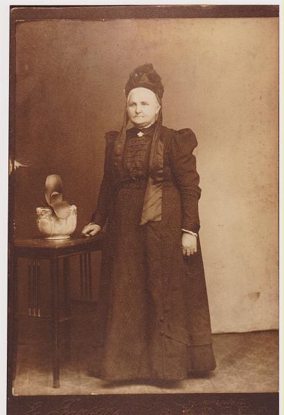 g-farmormor.jpg - Johanne Marie Jensen født 15 mar. 1853 i St.Tårnby,Bjæverskov,Præstø(Gladys farmor's mor.)