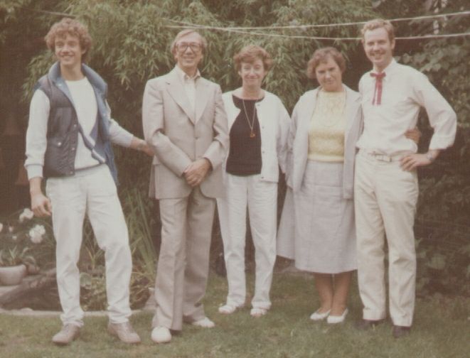 danielsen-skude.jpg - Claus, Erik, Lissi, Tove og Torben 1985 på Østervang