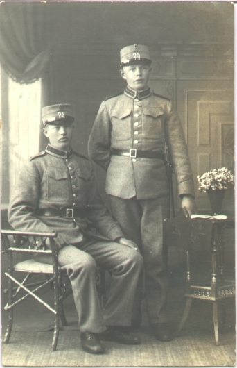 ejgil-viktor.jpg - Ejgil og Viktor (Fotograferet Theatergade 2.  Næstved)  Omkr. 1915