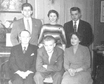 johansen.jpg - Torben, Alice, Georg - Carl Ebbe og Astrid.    Omkr. 1955