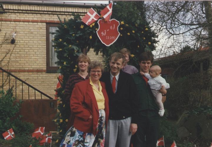 solvbryllup.jpg - Iben, Gladys, Ebbe, Kjeld, Dennis og Louise 11 Marts 1992.  Østervang 11 Kgs. Lyngby
