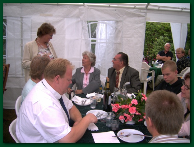 600x449 pixels (109K)