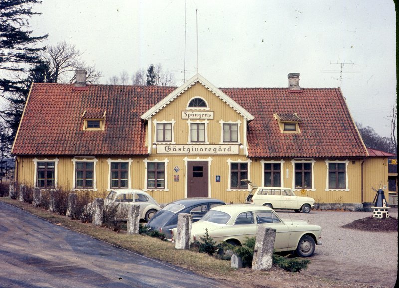 scan0004.jpg - Som det så ud den 11. marts 1967 ( det er Gladys VW der holder inderst. ! )